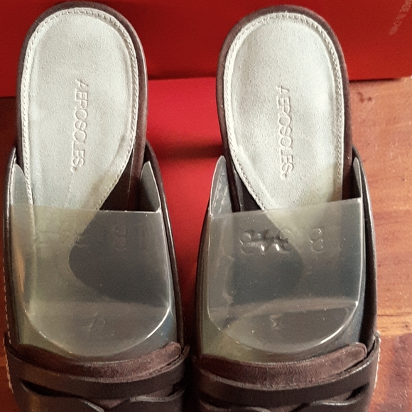 Beautiful Brn. Suede Heels - Picture 4 of 5